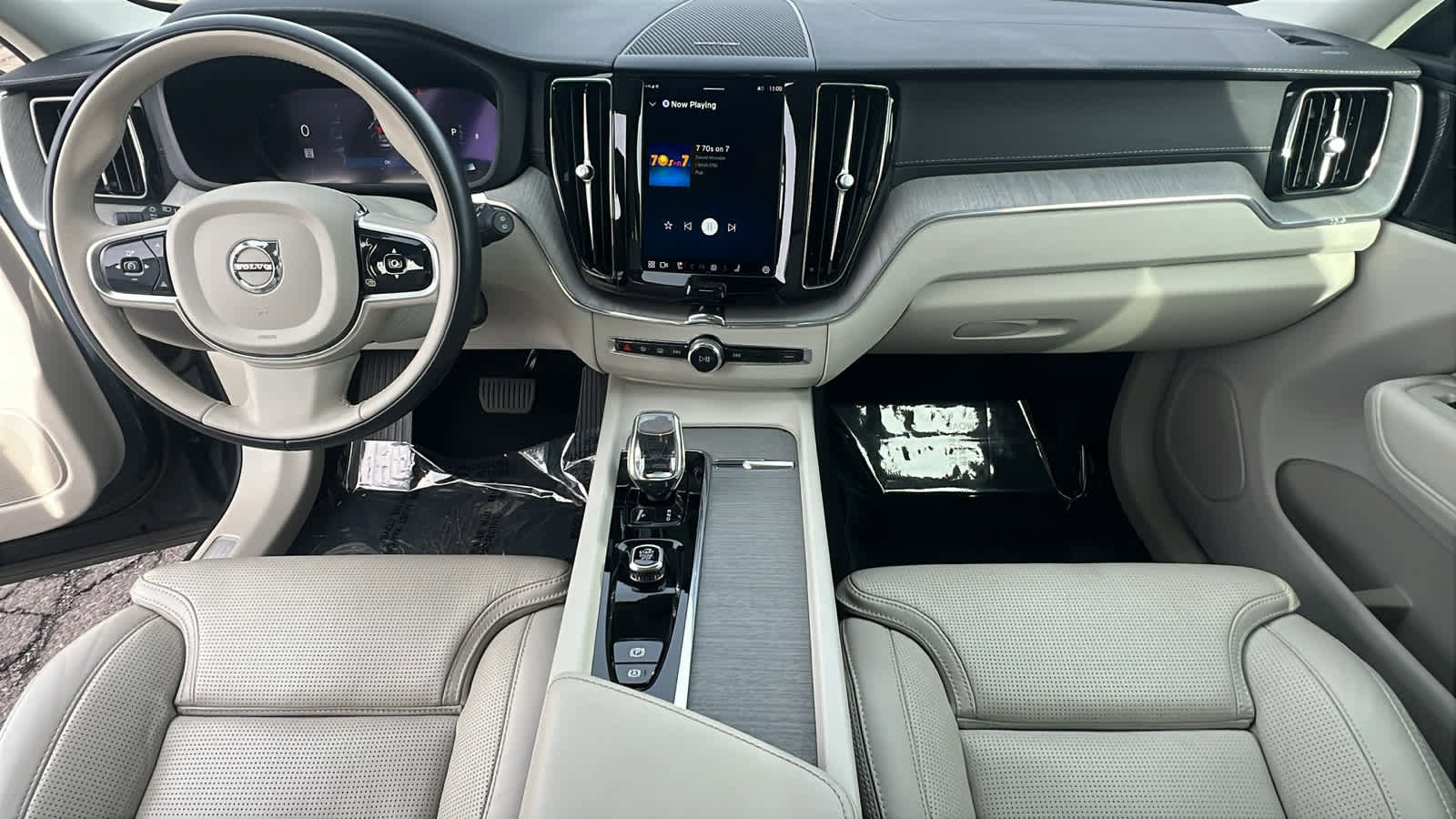 Used 2023 Volvo XC60 B6 Ultimate w/ Climate Package image 26