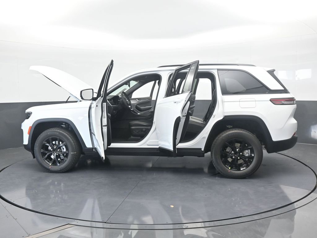 New 2025 Jeep Grand Cherokee Altitude image 68