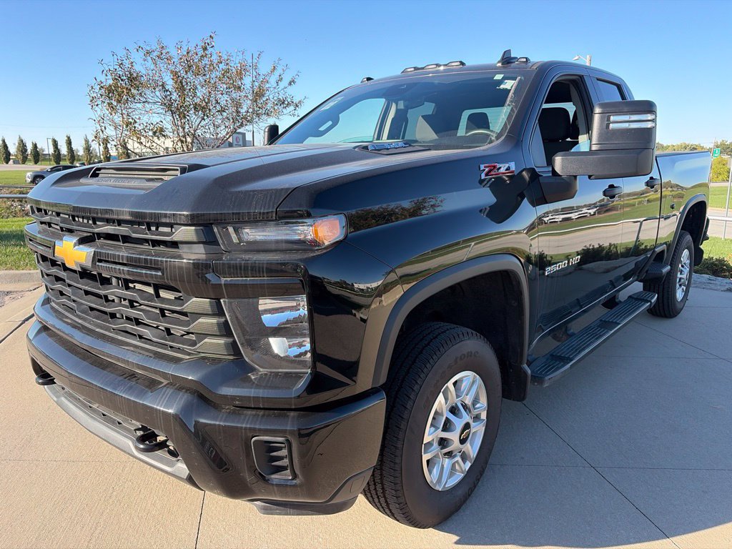 Used 2026 Chevrolet Silverado 2500 Custom w/ Custom Convenience Package AWD/4WD image 4