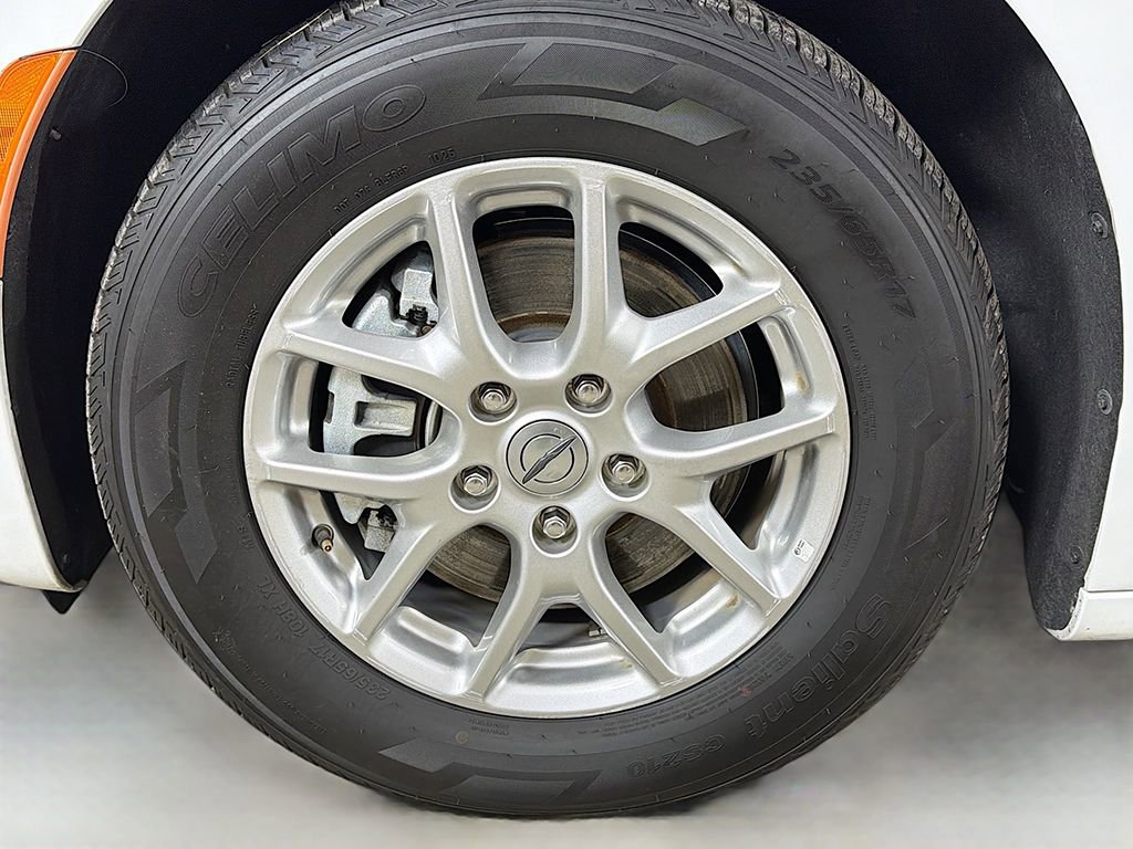 Used 2024 Chrysler Pacifica Touring-L image 16