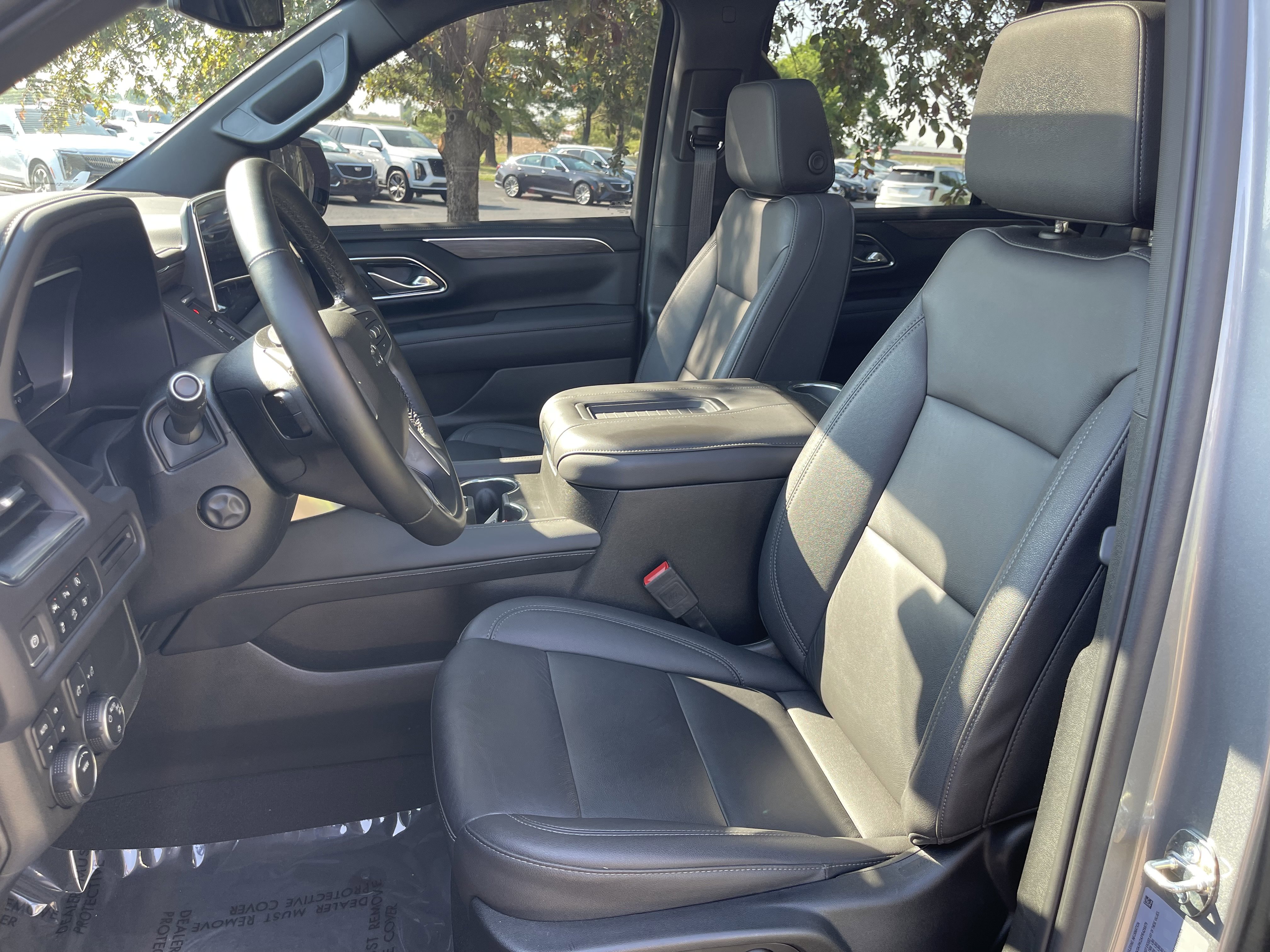 Used 2023 Chevrolet Tahoe Z71 w/ Luxury Package AWD/4WD image 17