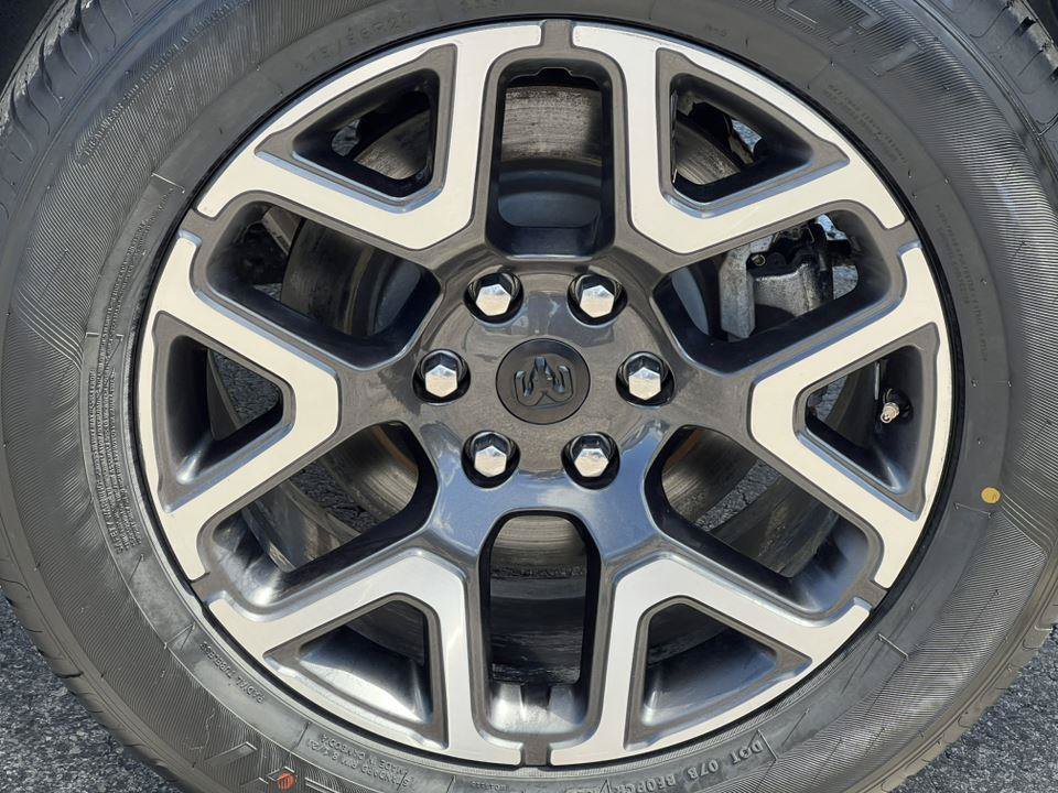 Used 2025 RAM 1500 Laramie AWD/4WD image 8