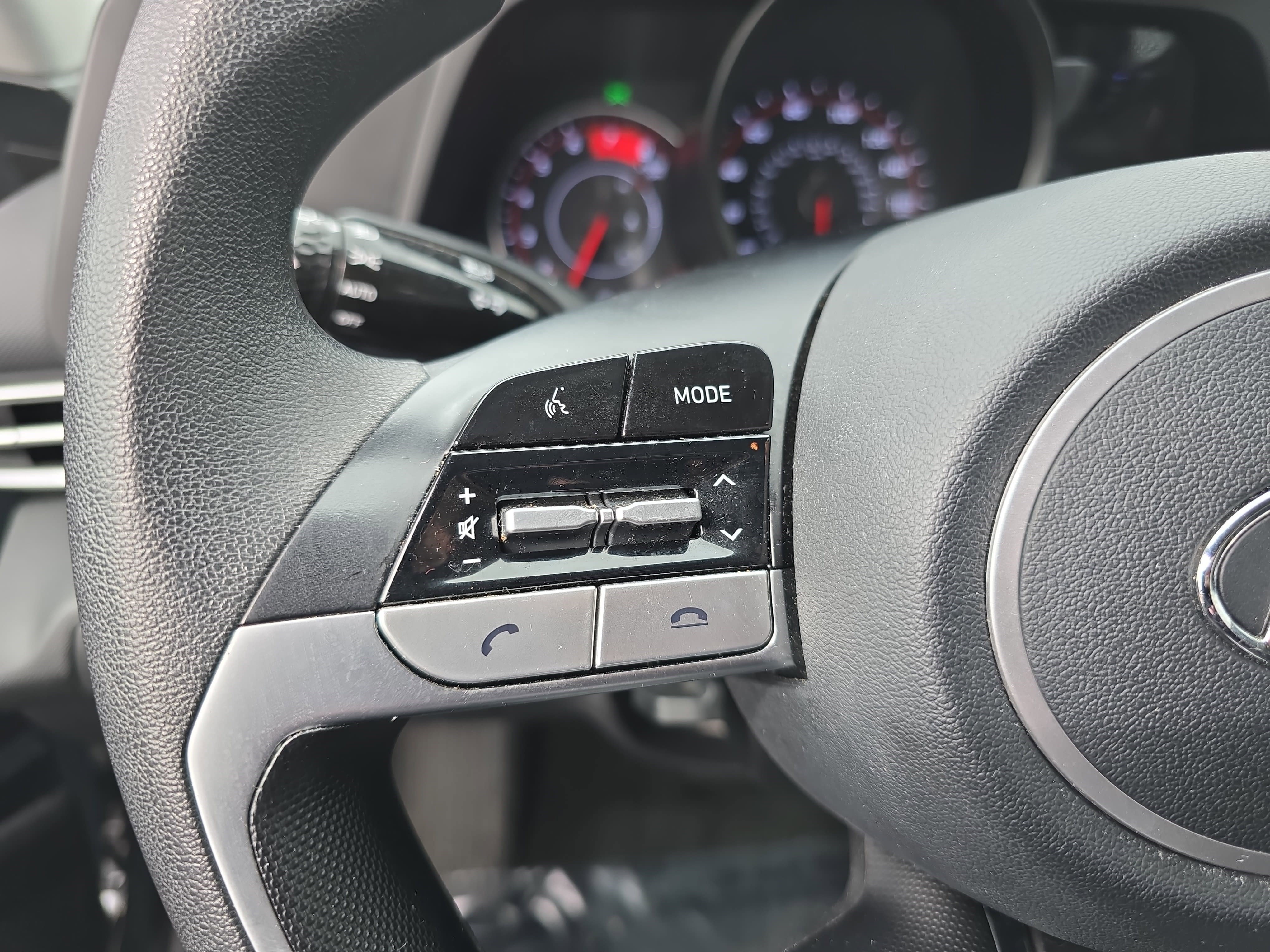 Used 2022 Hyundai Elantra SEL image 15