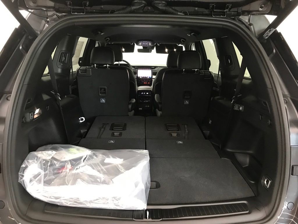 New 2025 Jeep Grand Cherokee L Limited image 36