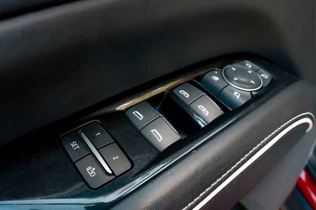 Used 2023 Cadillac Escalade ESV V AWD/4WD image 35