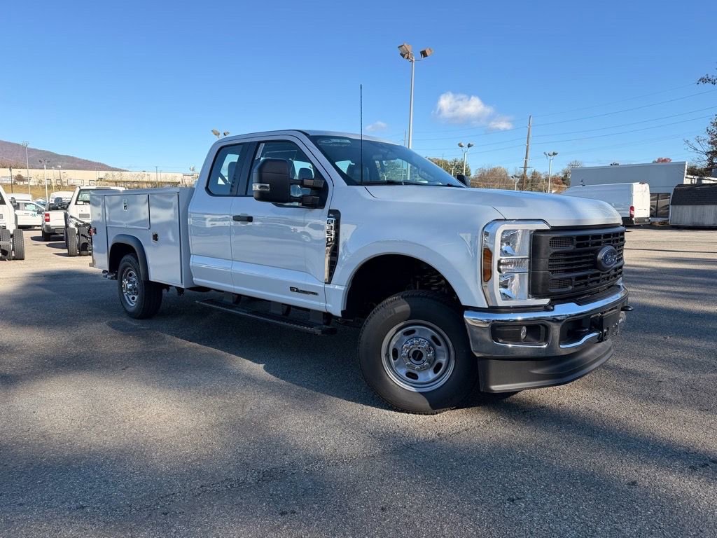 New 2025 Ford F350 XL w/ XL Chrome Package