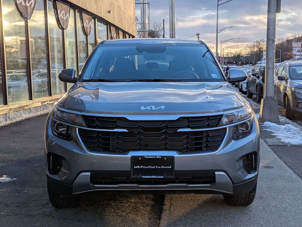 Certified 2025 Kia Seltos LX image 3