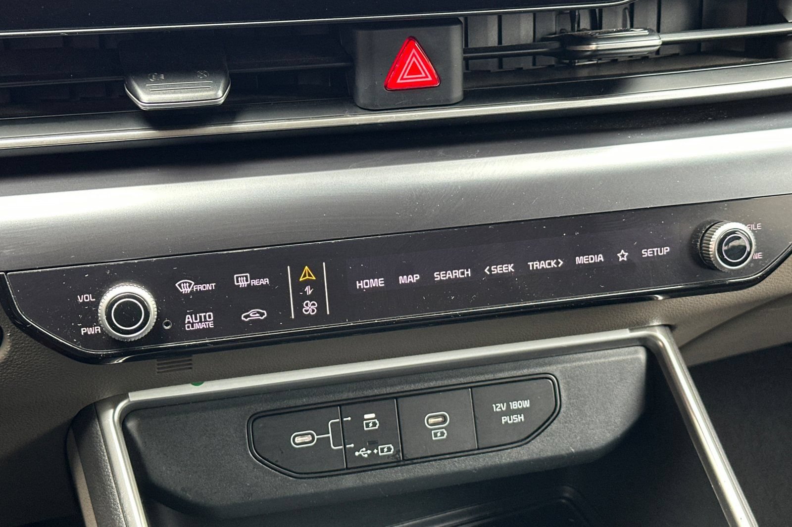 Used 2025 Kia Carnival FWD image 29