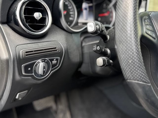 Used 2019 Mercedes-Benz GLC 300 4MATIC image 12