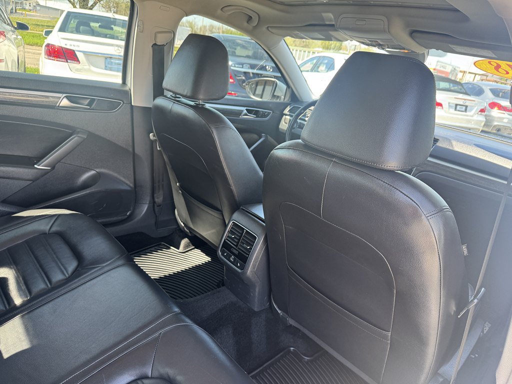 Used 2018 Volkswagen Passat 2.0T SEL Premium FWD image 15