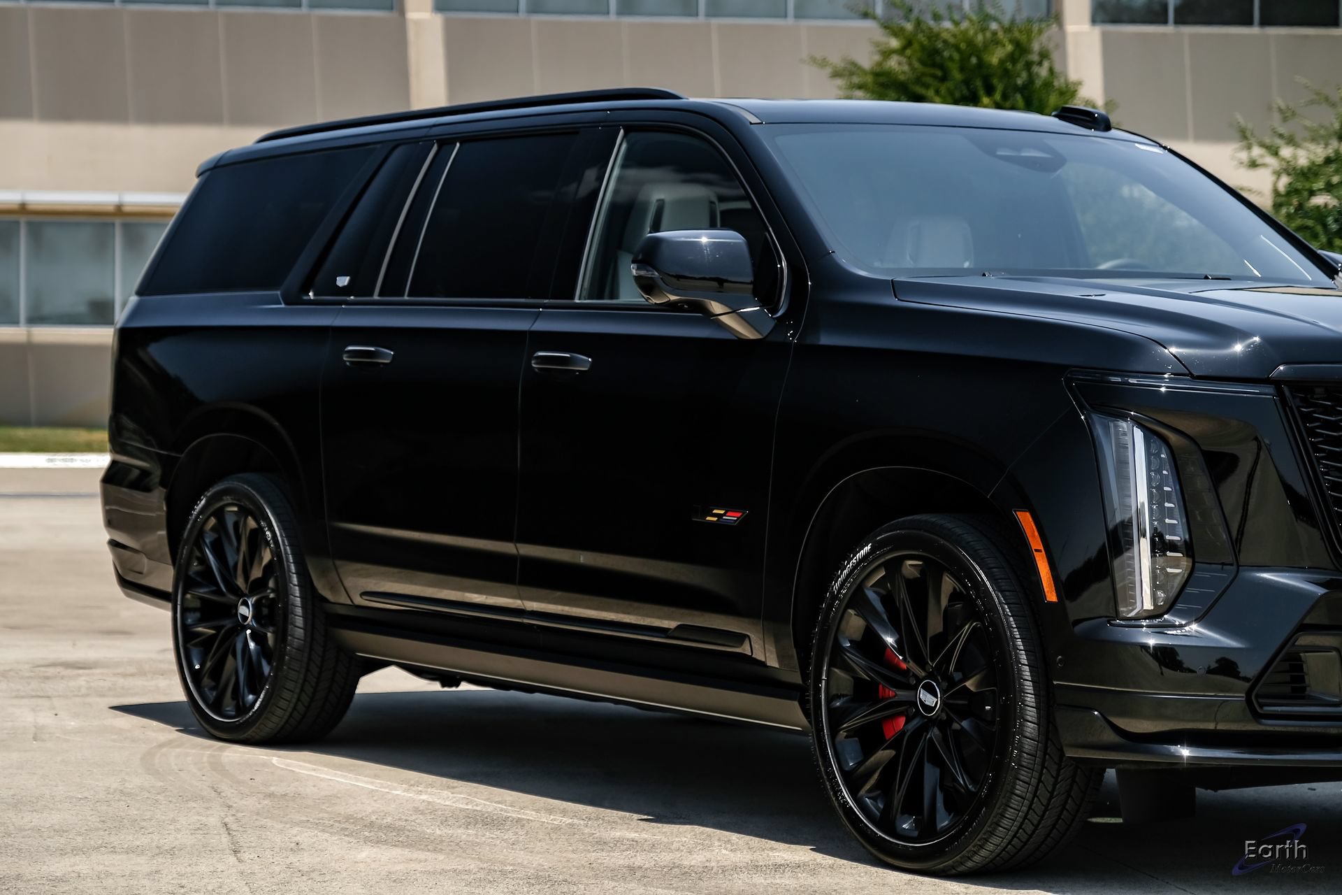 Used 2026 Cadillac Escalade ESV V w/ LPO, ONYX Package AWD/4WD image 26