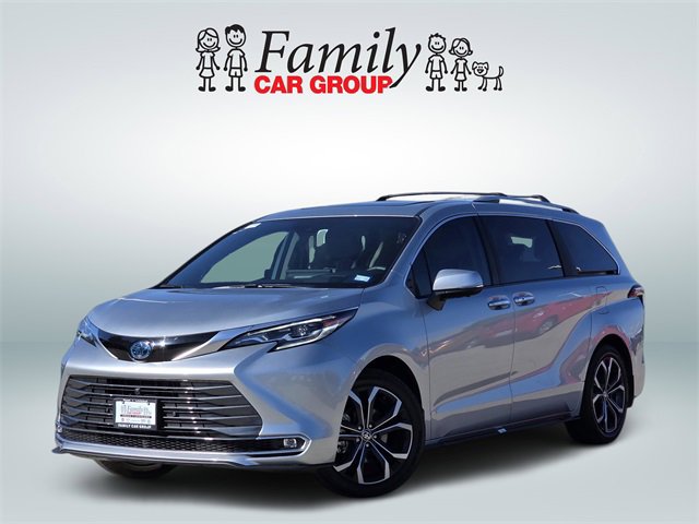Used 2025 Toyota Sienna Platinum
