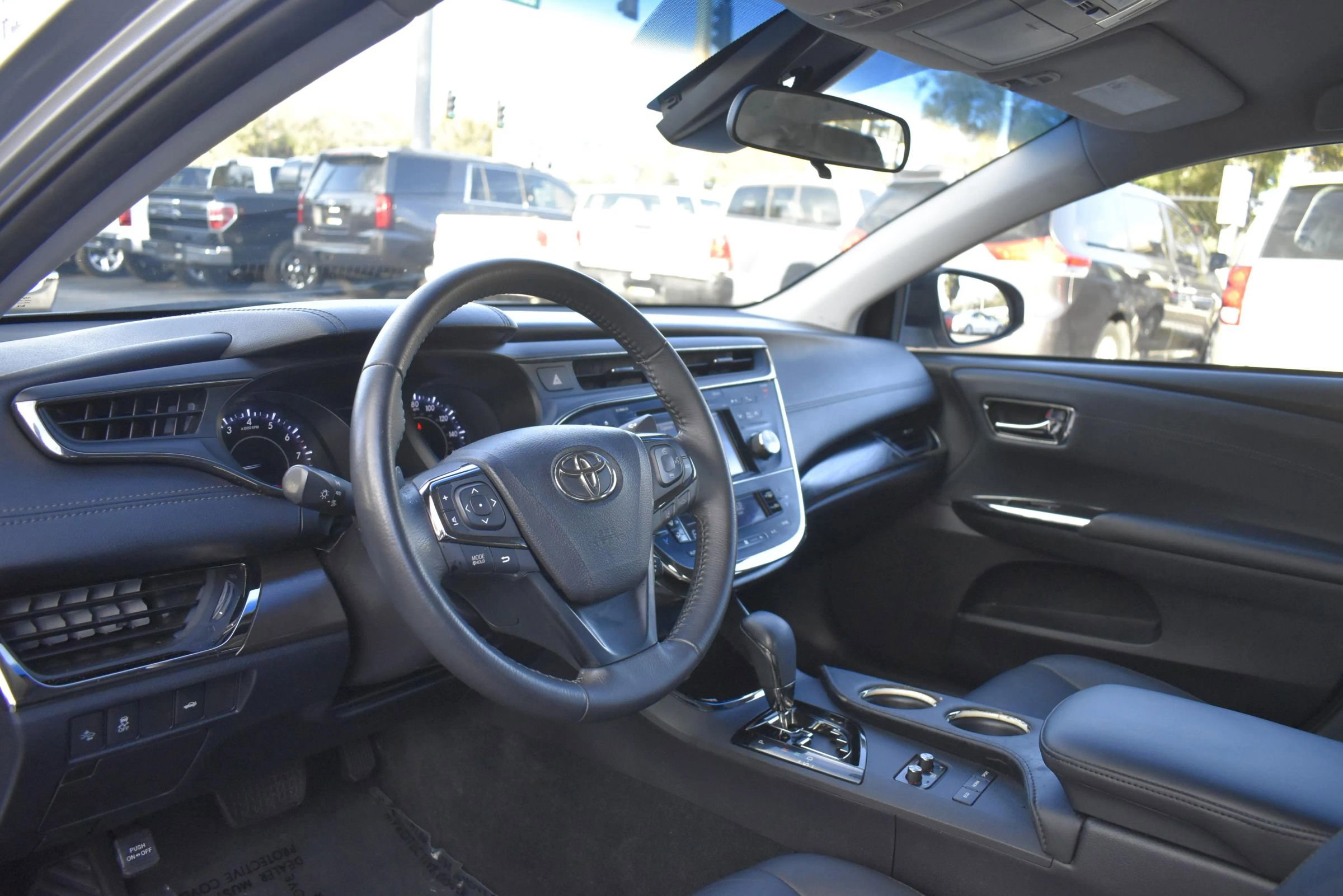 Used 2018 Toyota Avalon XLE image 9