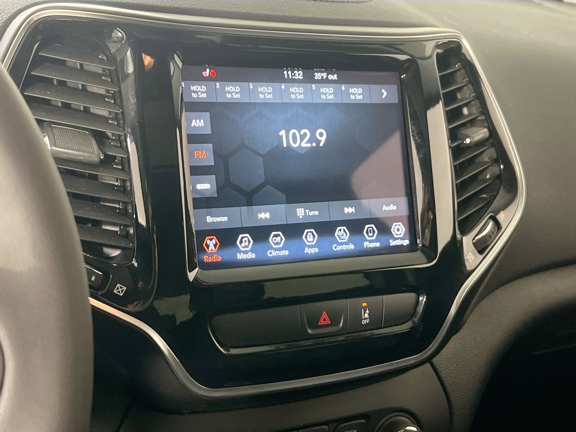Used 2022 Jeep Cherokee Limited AWD/4WD image 14