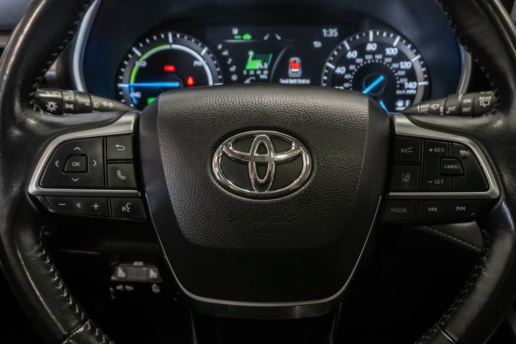 Used 2021 Toyota Highlander XLE AWD/4WD image 15