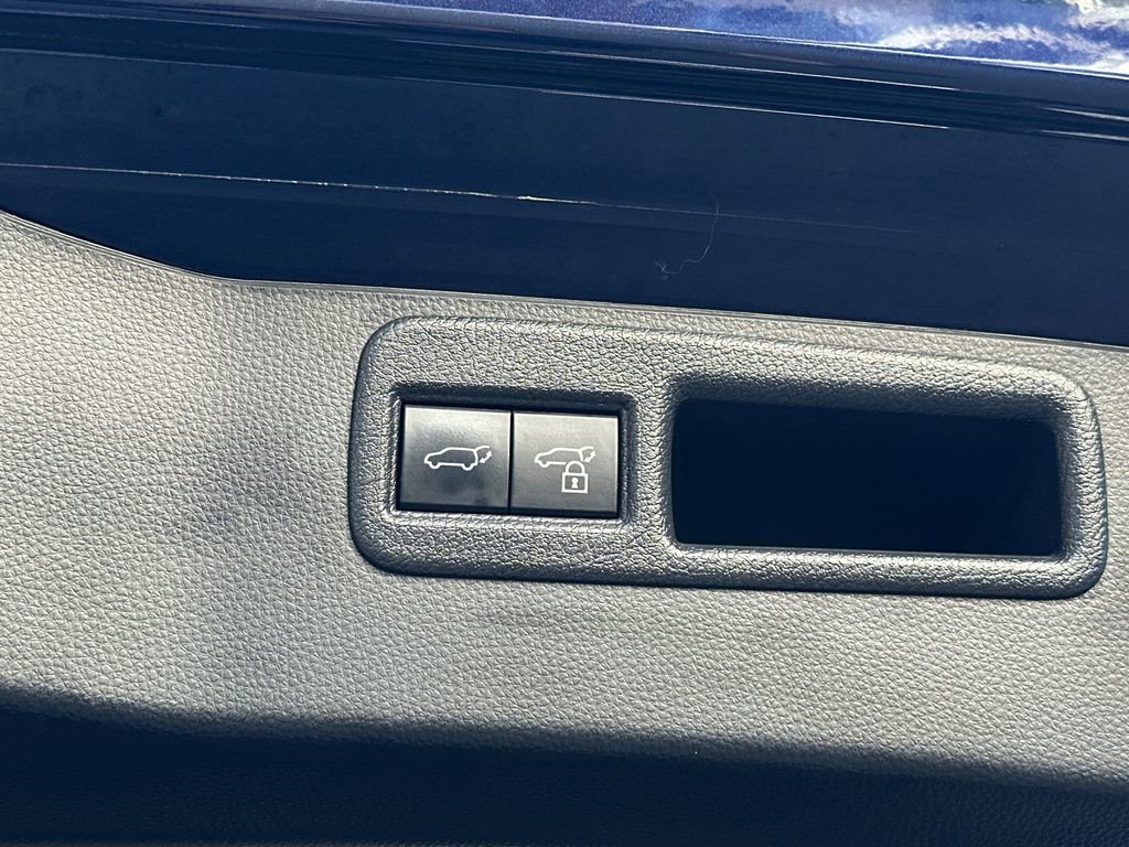 Certified 2022 Toyota Venza Limited image 7