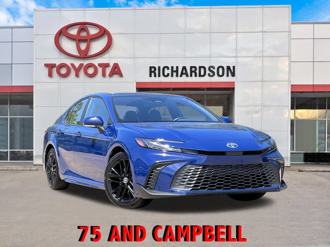 Used 2025 Toyota Camry SE FWD image 1