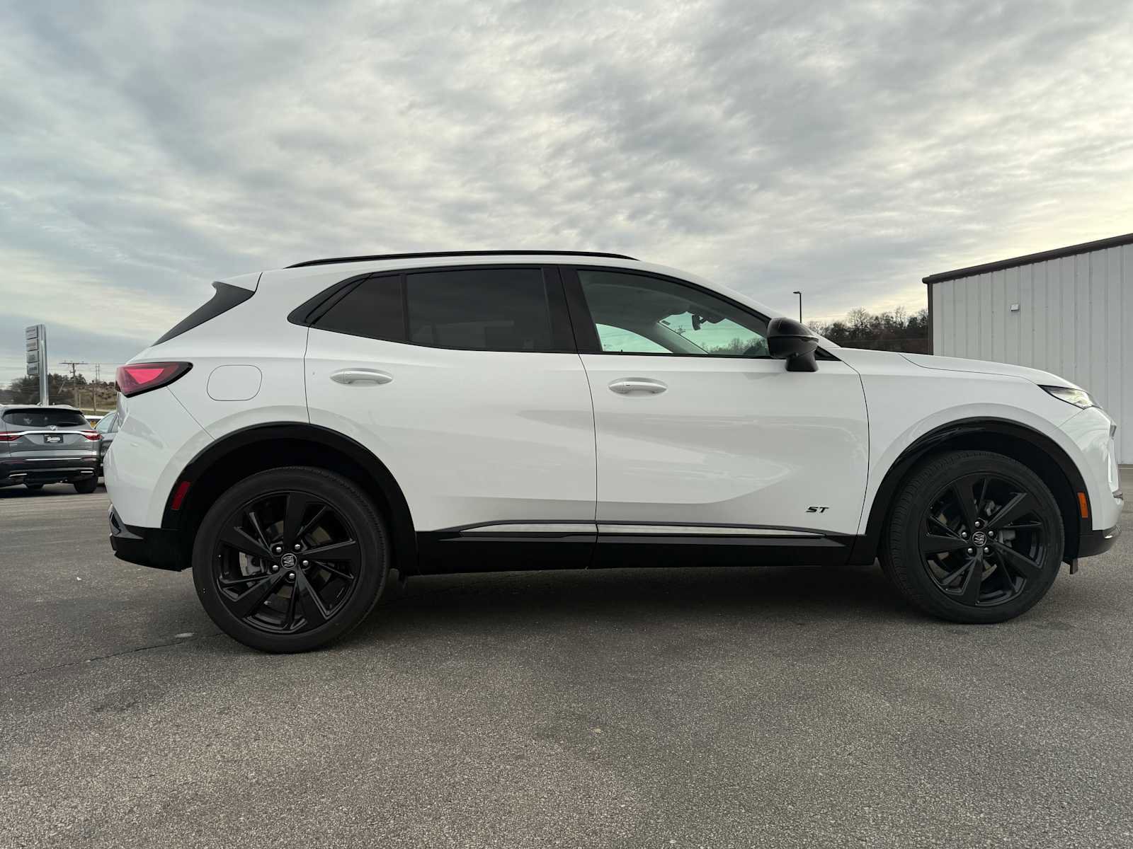 Used 2025 Buick Envision Sport Touring image 5