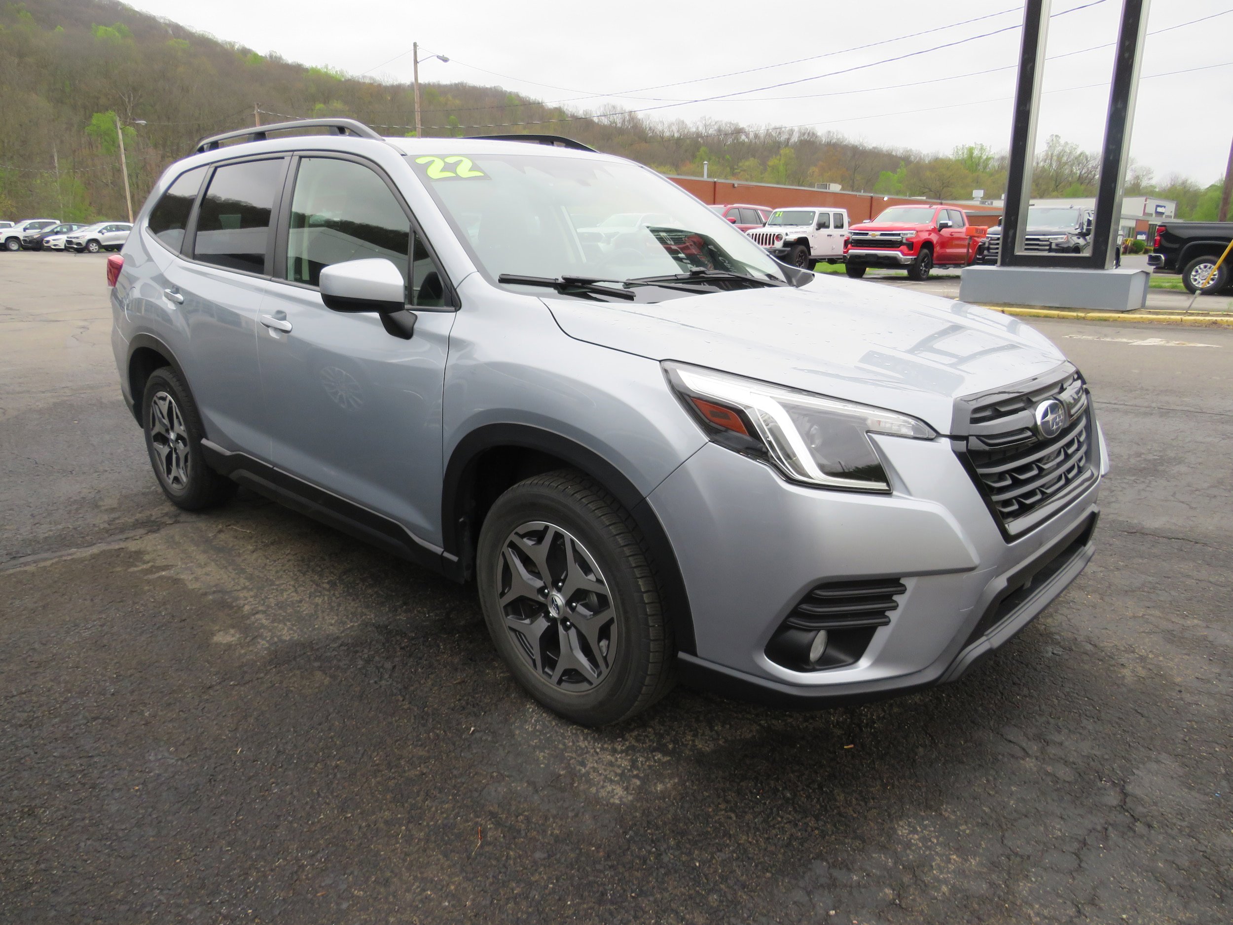 Used 2022 Subaru Forester Premium w/ Popular Package #2 AWD/4WD image 1