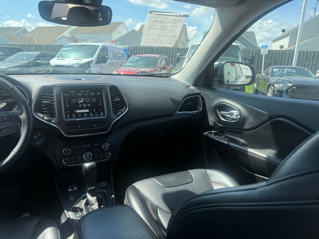 Used 2022 Jeep Cherokee Trailhawk w/ Premium Leather Package AWD/4WD image 40