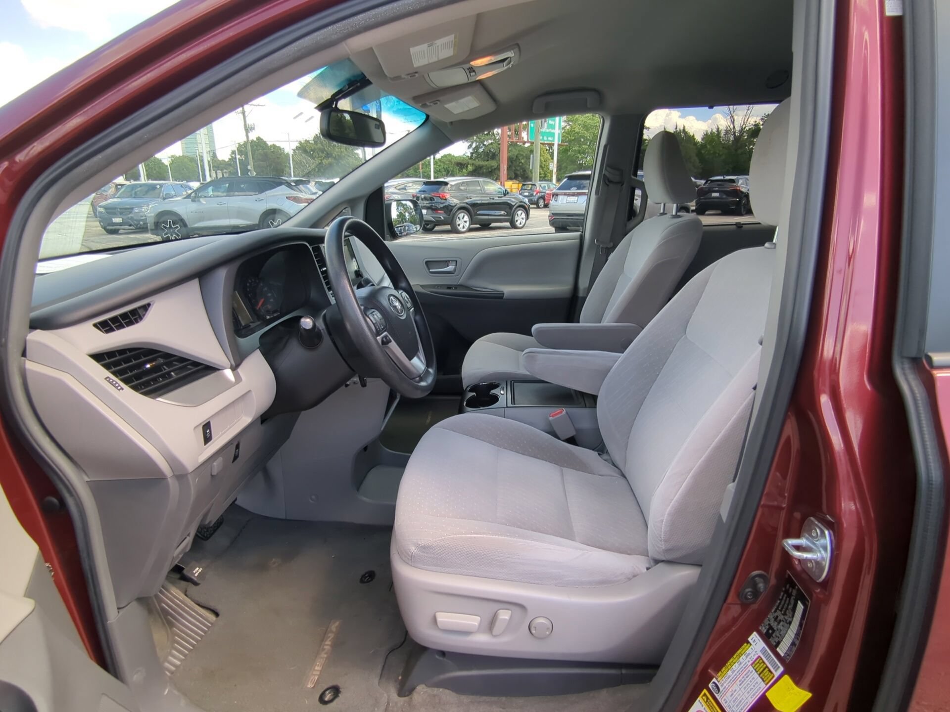Used 2017 Toyota Sienna LE AWD/4WD image 16