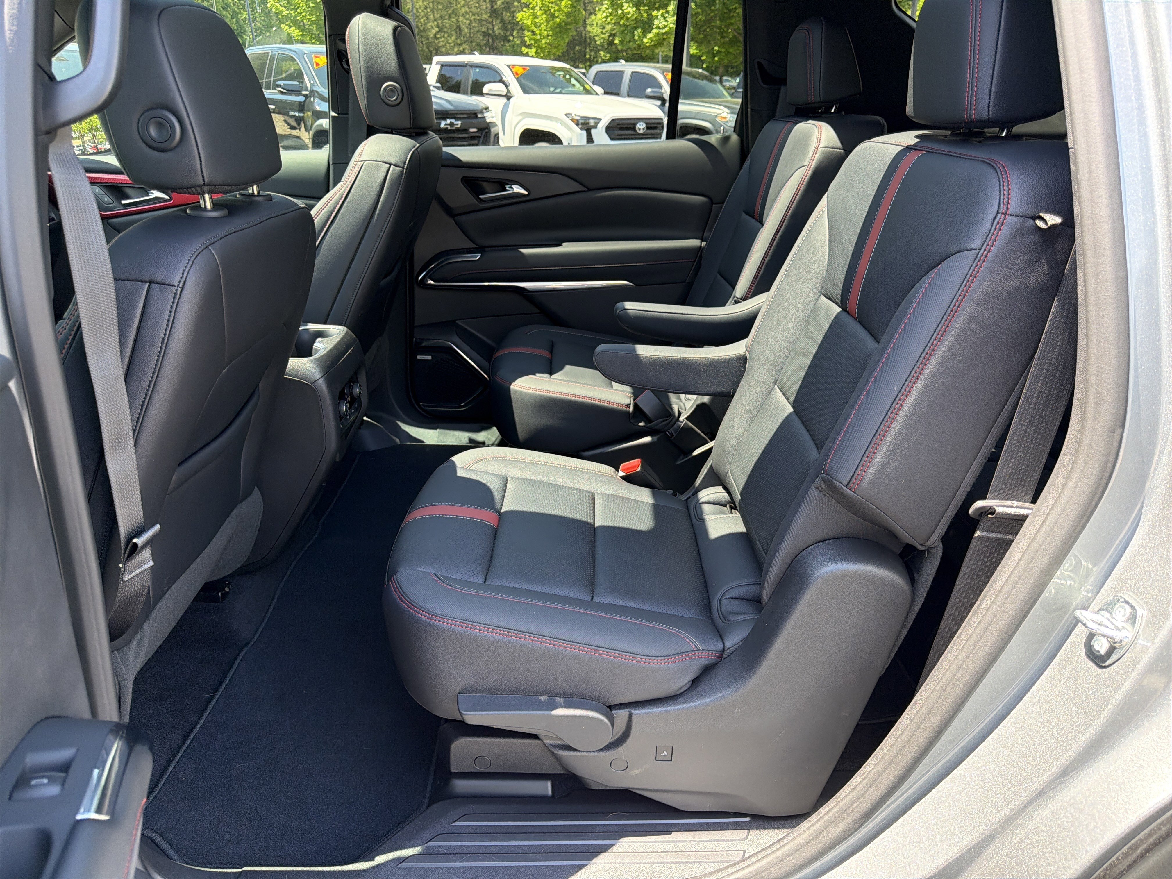 Used 2026 Chevrolet Traverse RS FWD image 22