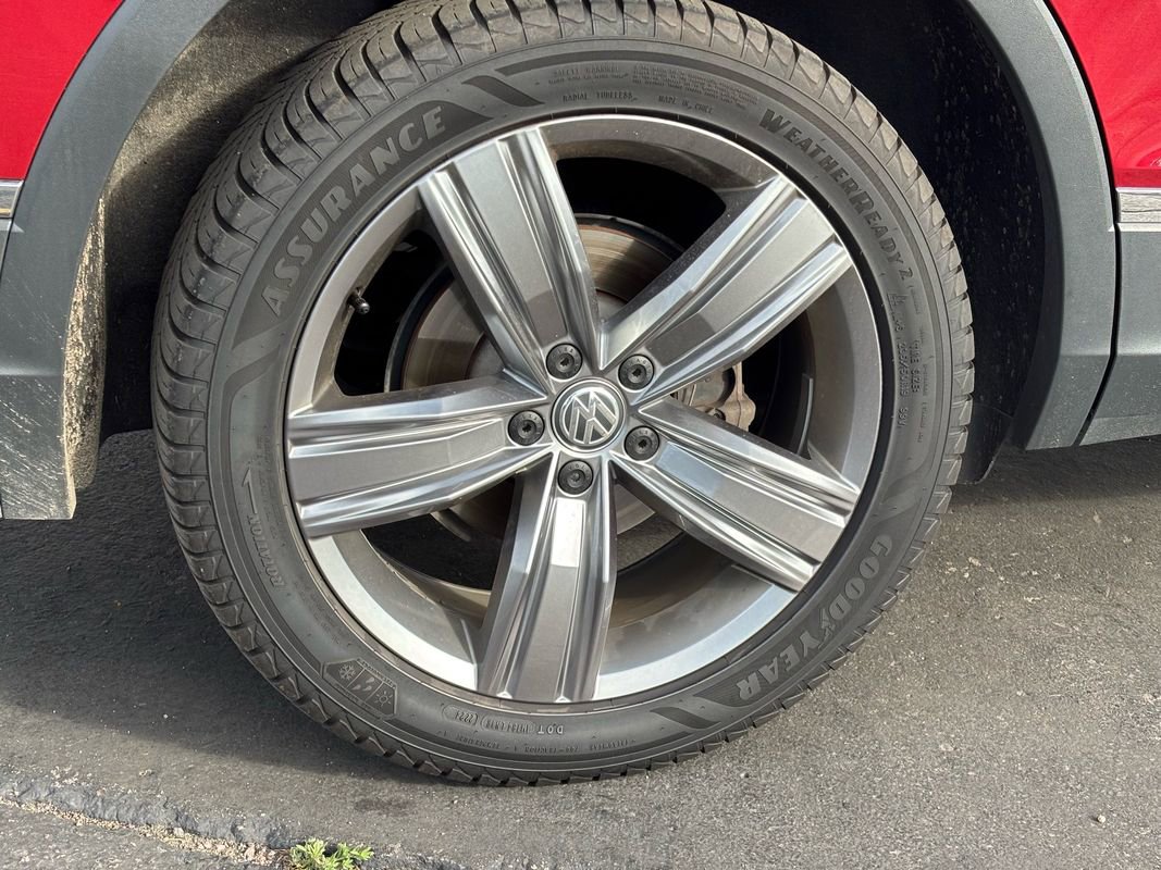 Used 2020 Volkswagen Tiguan SEL w/ 3rd Row Seat Package image 35