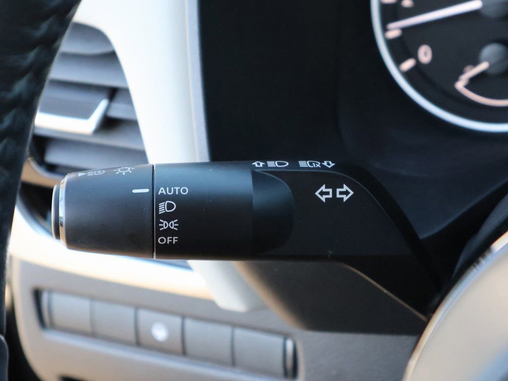 Used 2023 Nissan Rogue SL w/ SL Premium Package image 34