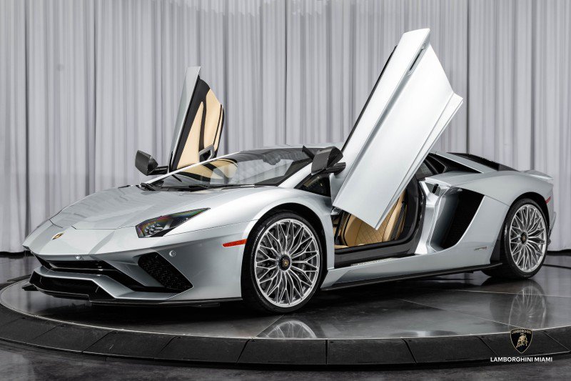 Used 2018 Lamborghini Aventador S image 12