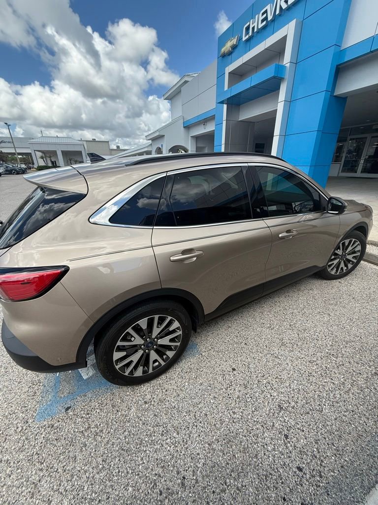 Used 2020 Ford Escape Titanium FWD image 3