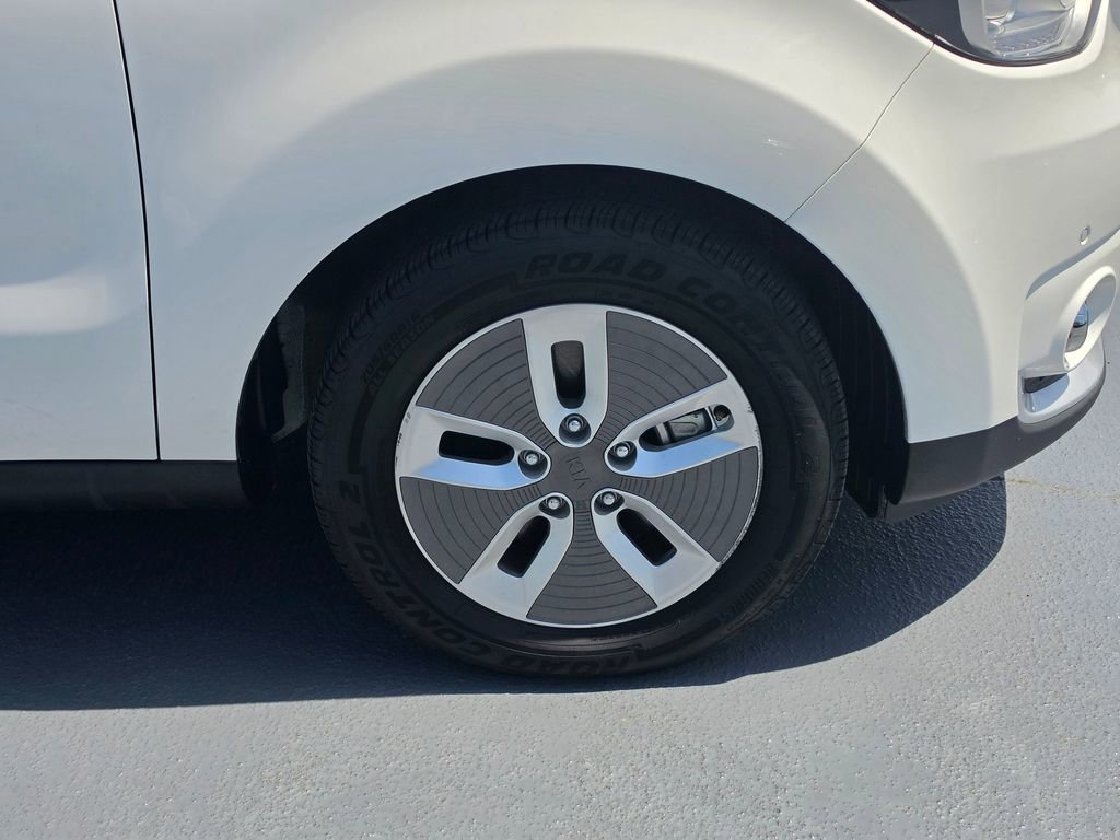 Used 2018 Kia Soul EV + w/ Sun & Fun Package FWD image 10