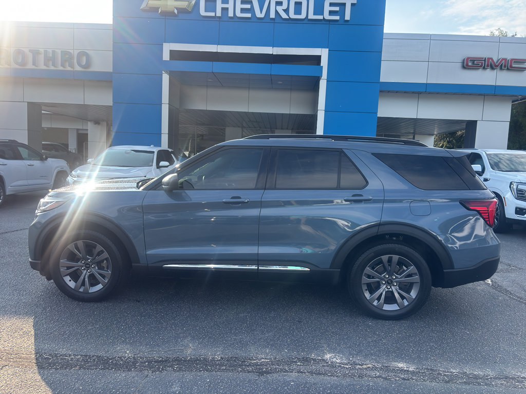 Used 2025 Ford Explorer Active w/ Active Comfort Package AWD/4WD image 1