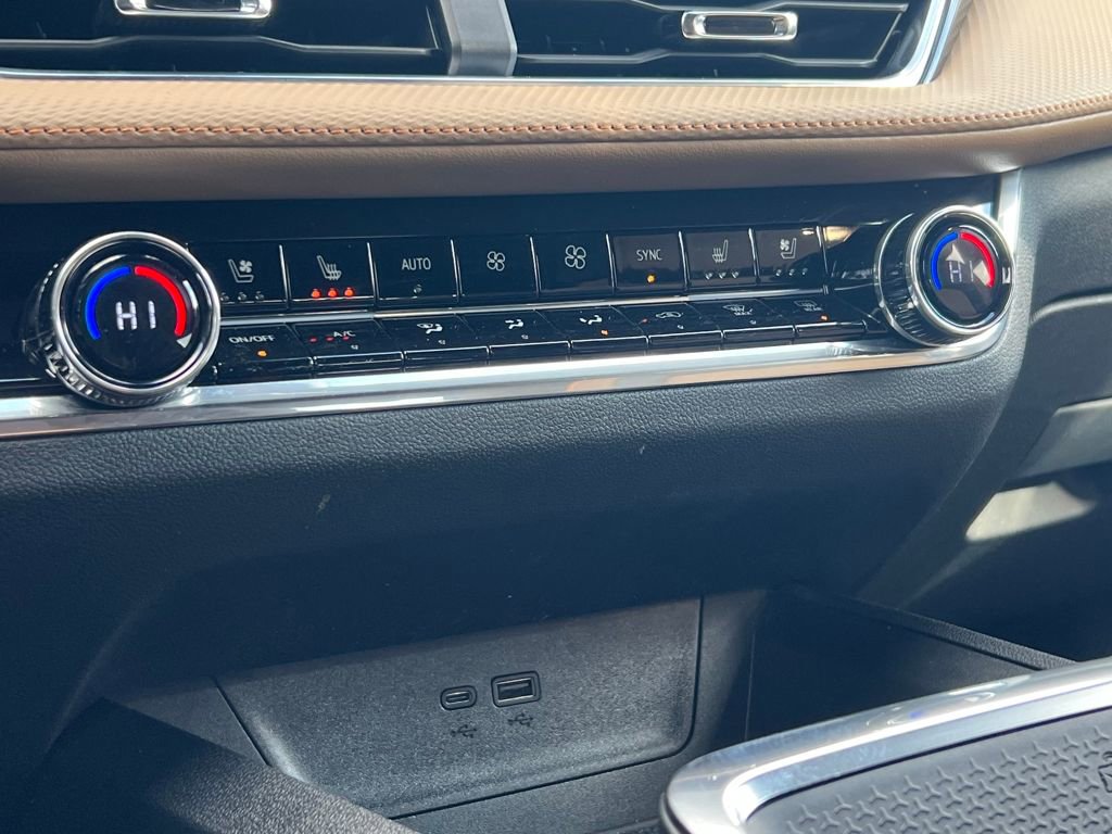 Used 2025 Chevrolet Equinox ACTIV w/ Safety and Technology Package image 31