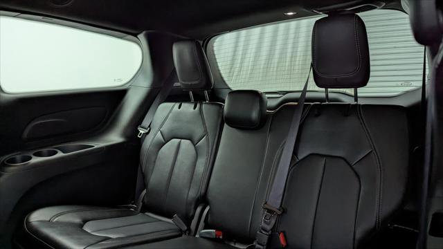 Used 2025 Chrysler Pacifica Select FWD image 17