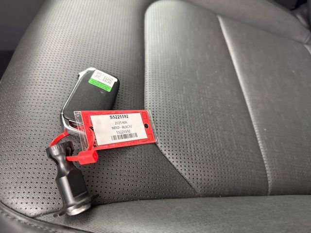 Certified 2025 Kia Niro SX image 30