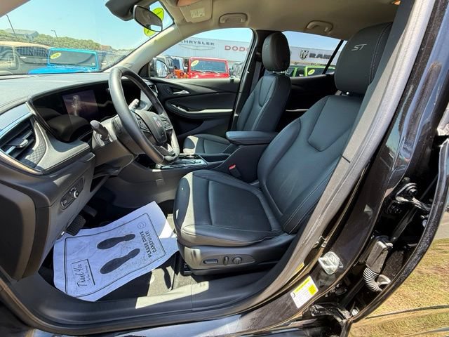 Used 2024 Buick Encore GX Sport Touring w/ Comfort Package AWD/4WD image 9