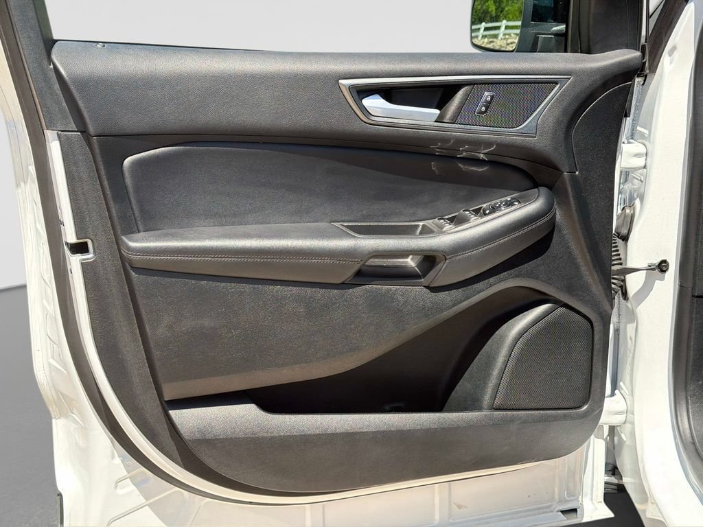 Used 2024 Ford Edge SE w/ Black Appearance Package AWD/4WD image 17