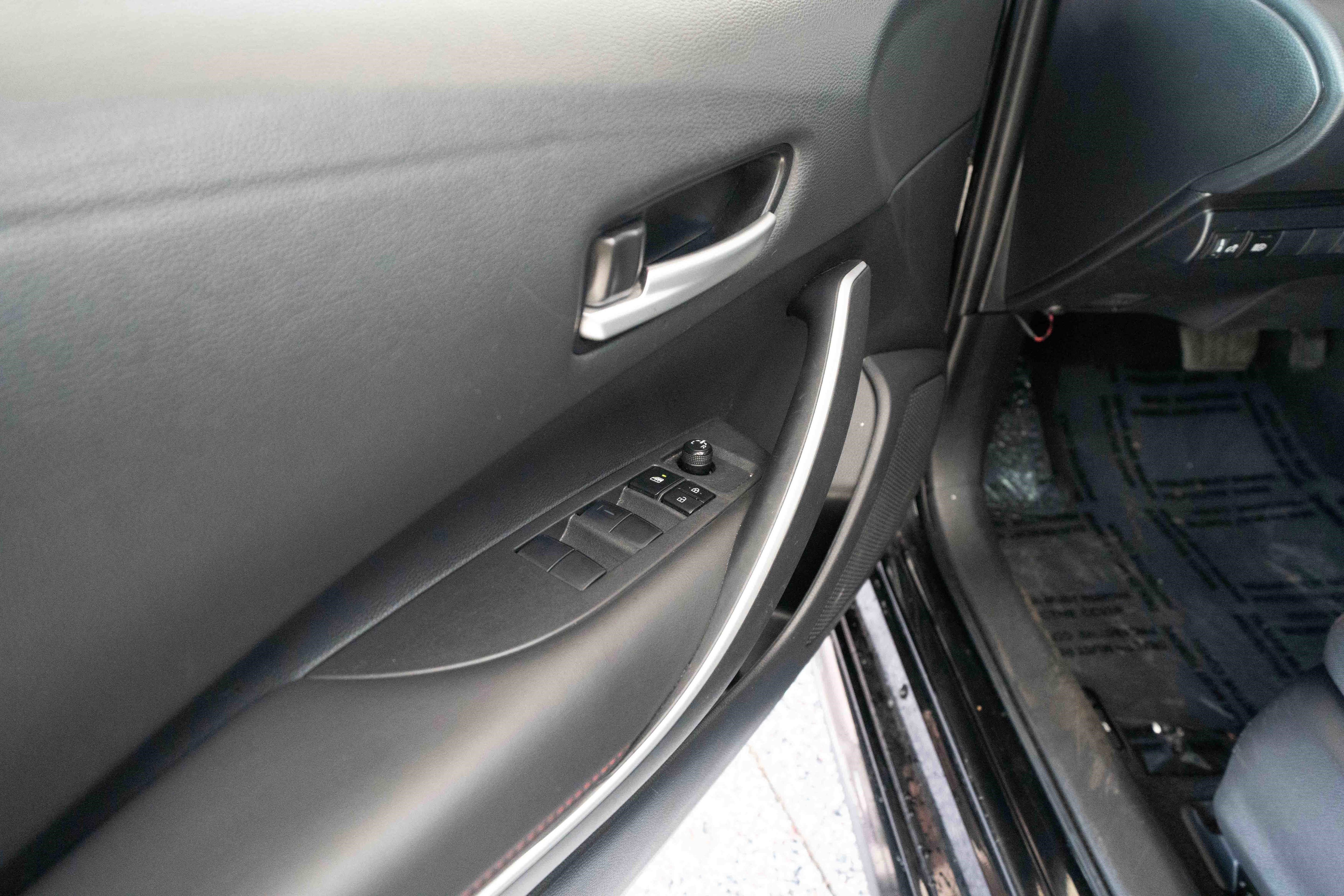 Used 2024 Toyota Corolla SE w/ SE Premium Package image 7