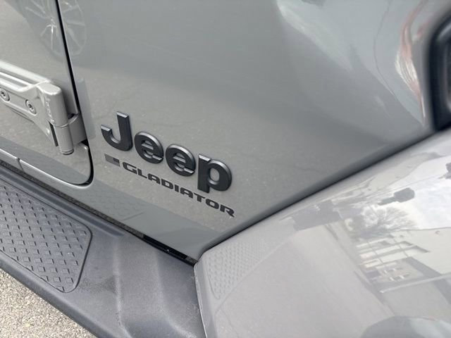 Used 2023 Jeep Gladiator Overland image 10