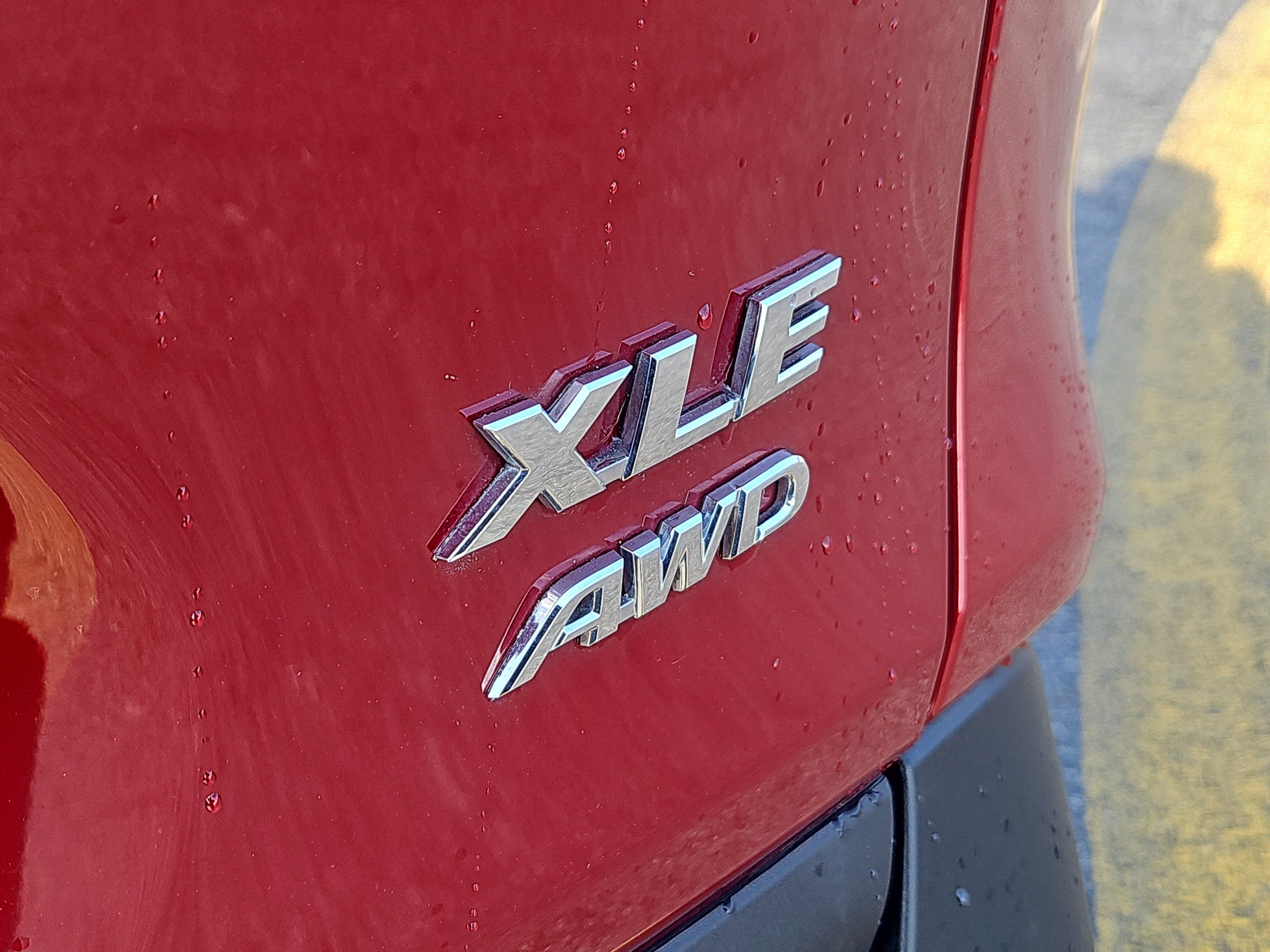 Used 2022 Toyota RAV4 XLE w/ Convenience Package image 5