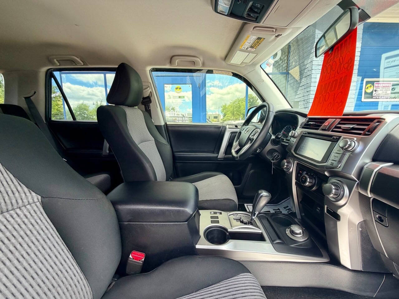 Used 2018 Toyota 4Runner SR5 AWD/4WD image 30