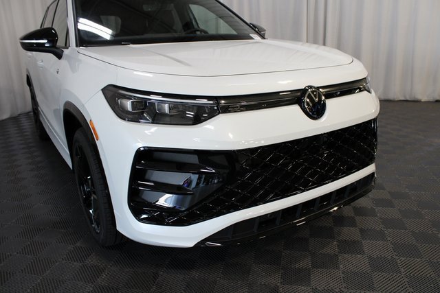 New 2025 Volkswagen Tiguan SE R-Line image 20