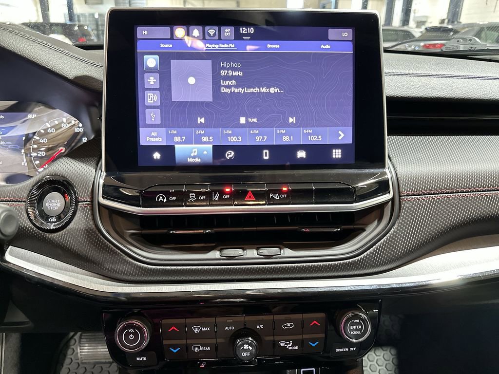 Used 2024 Jeep Compass Trailhawk image 12