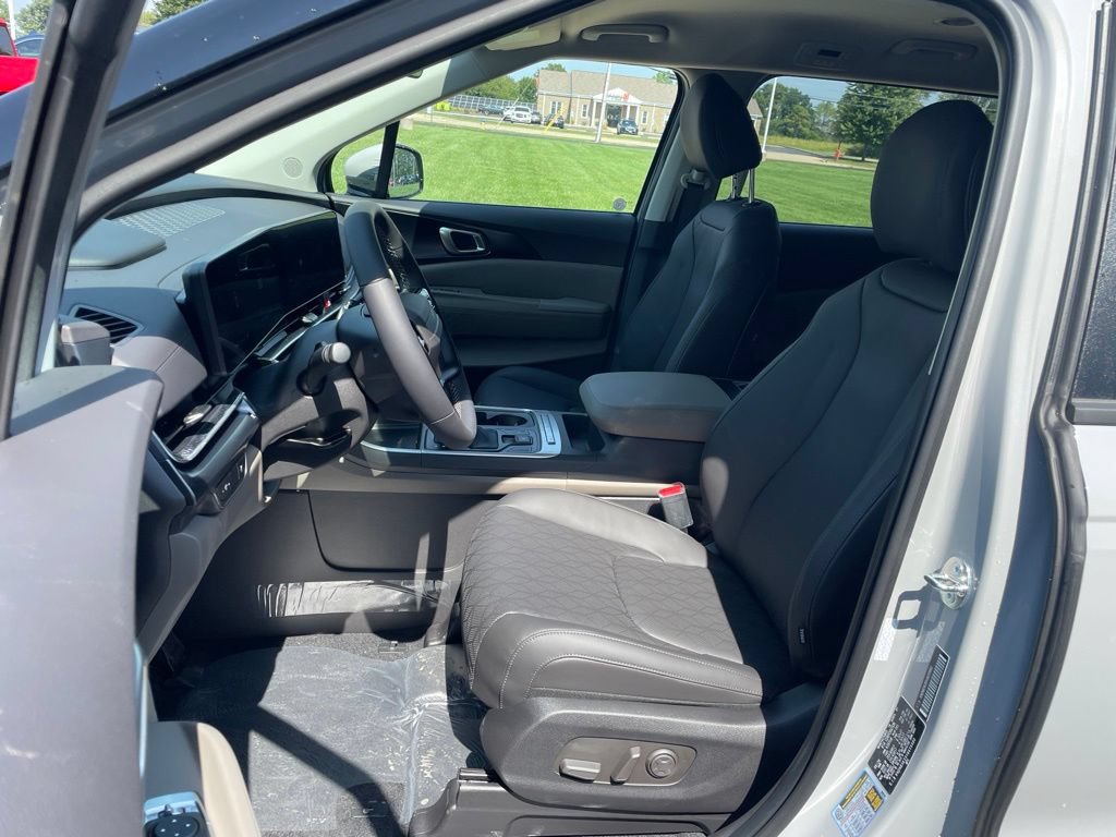 New 2027 Kia Carnival FWD image 8