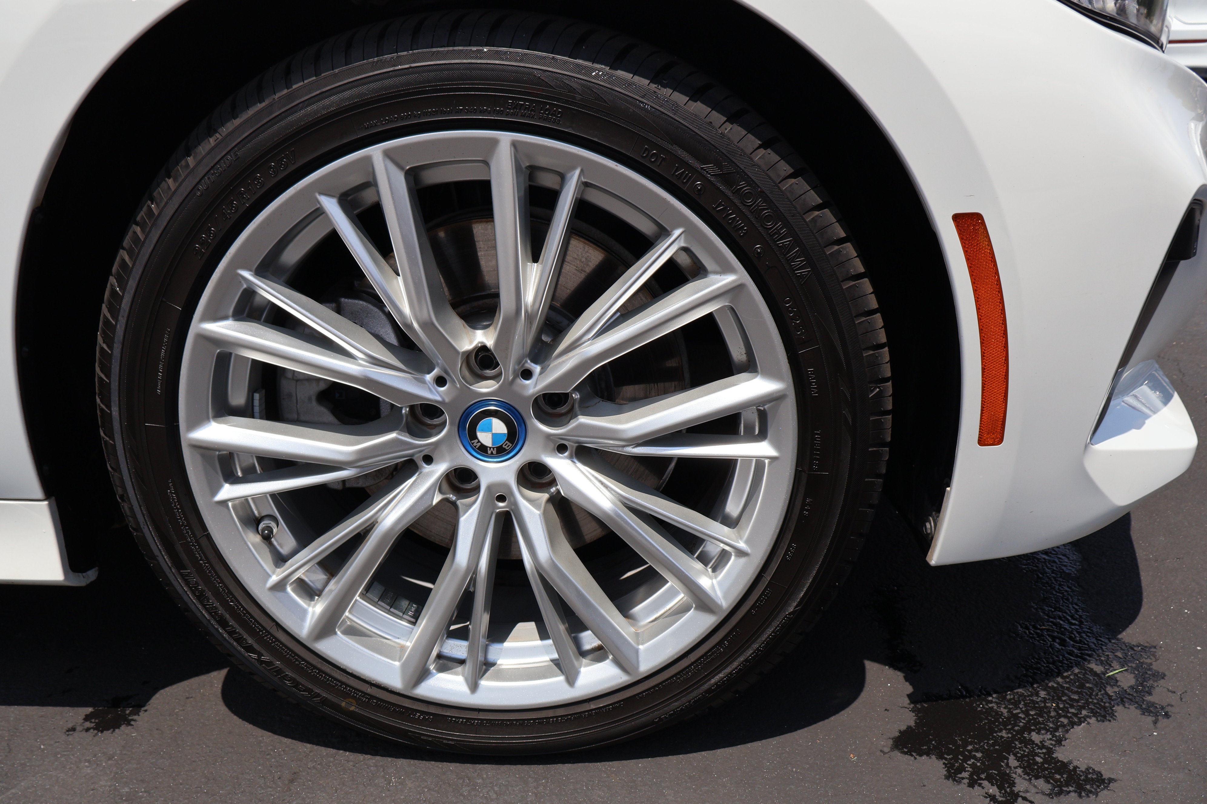 Used 2023 BMW 330e w/ Driving Assistance Package RWD image 9