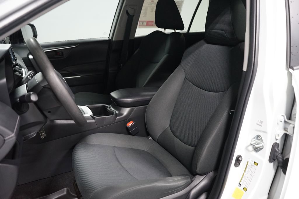 Used 2022 Toyota RAV4 LE image 24