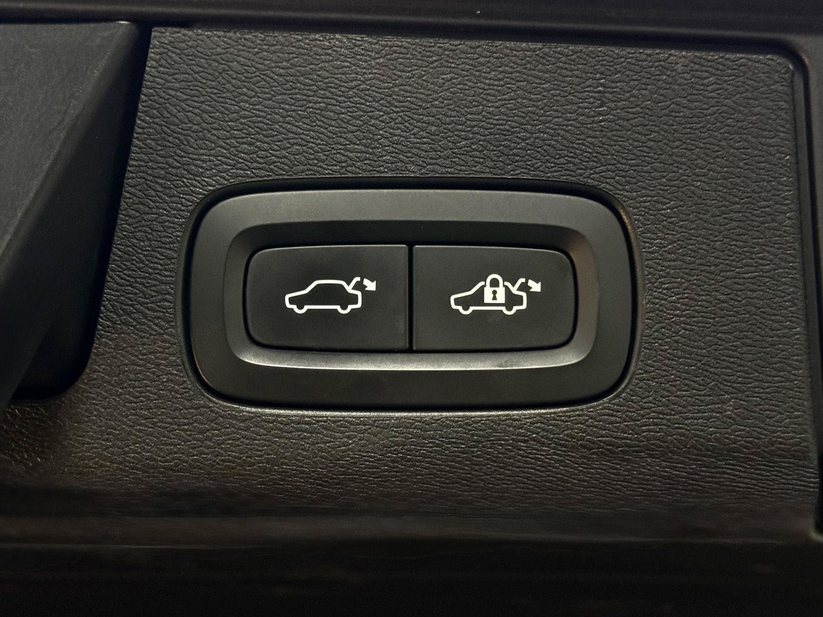 Used 2023 Volvo XC60 B5 Plus FWD image 36