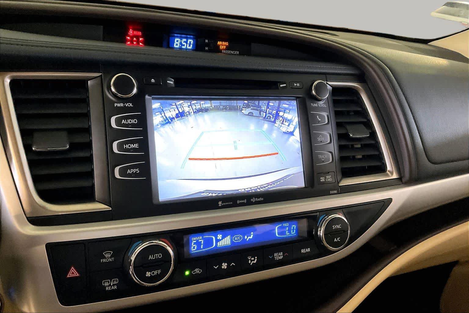 Used 2019 Toyota Highlander XLE FWD image 27