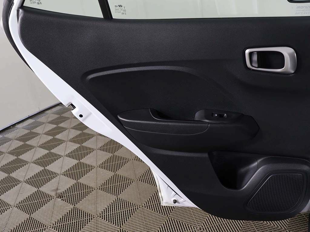 Certified 2024 Hyundai Venue SEL FWD image 22