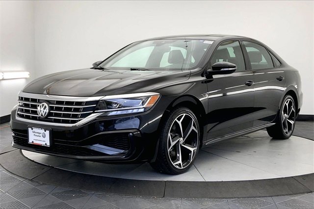 Used 2022 Volkswagen Passat 2.0T R-Line image 3